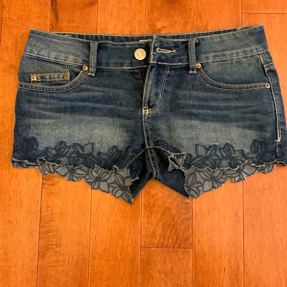 So Floral Jean Shorts Juniors‎ 3 Floral EUC